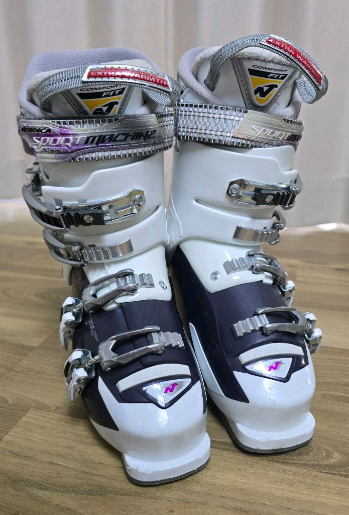 노르디카 스키부츠 240-245 판매--1