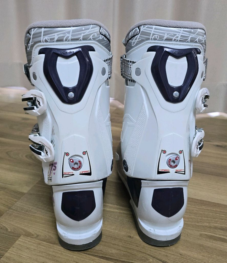 노르디카 스키부츠 240-245 판매--3