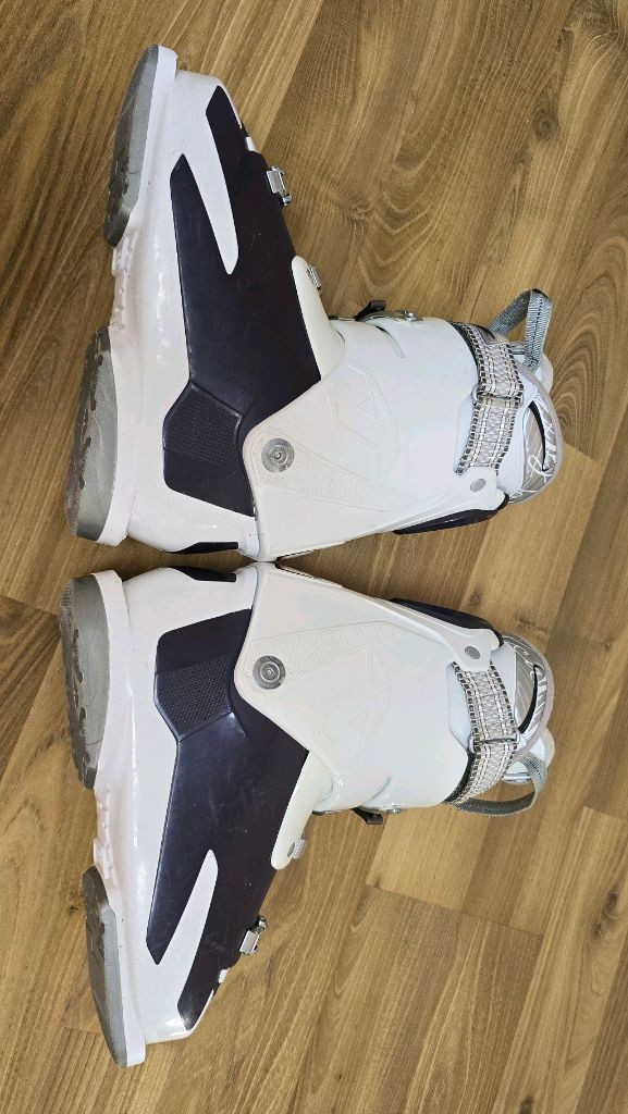 노르디카 스키부츠 240-245 판매--6