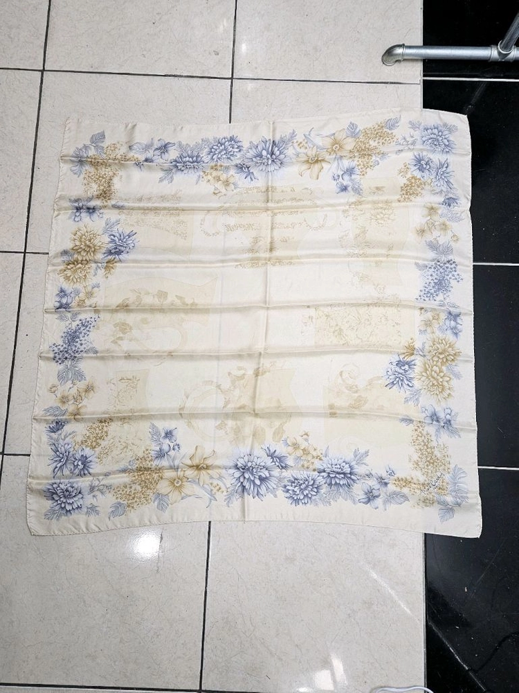 피에르가르뎅 실크 100% 스카프 이미지