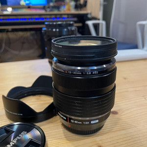 올림푸스 12-40mm F2.8 PRO 렌즈 입니다.