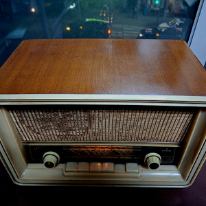 지멘스 super B7---독일 진공관라디오,--EL84출력관