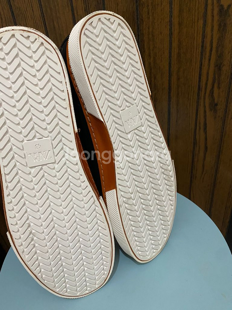 자라. 남성 스니커즈 43사이즈. 미착용.--1