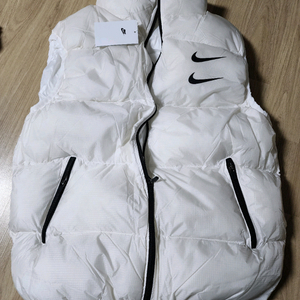 나이키 스우시 패딩 조끼 새상품 블랙, 화이트 XL