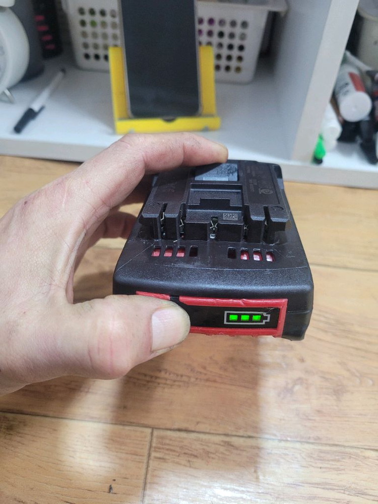 보쉬배터리 정품 GBS18V3.0AH LXT쿨팩 거의쌔거 이미지