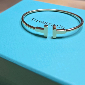 티파니앤코 T바 뱅글 팔찌