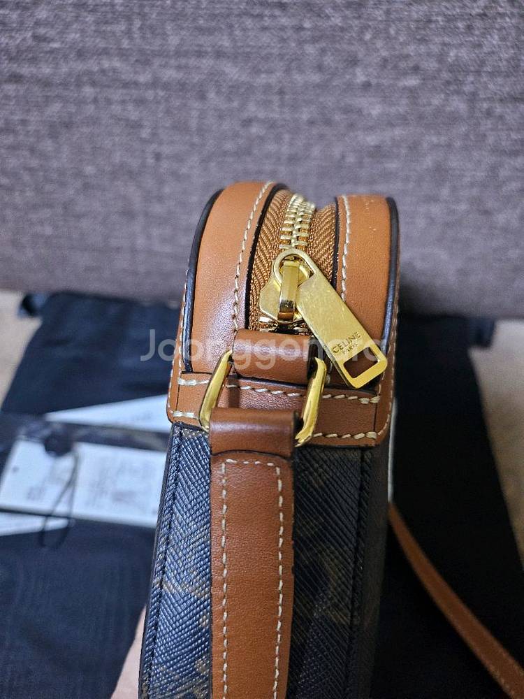 셀린느 트리옹프 카세트백--2