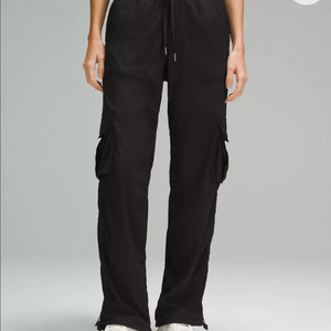 (새상품) 룰루레몬 댄스스튜디오 릴랙스핏 카고 팬츠