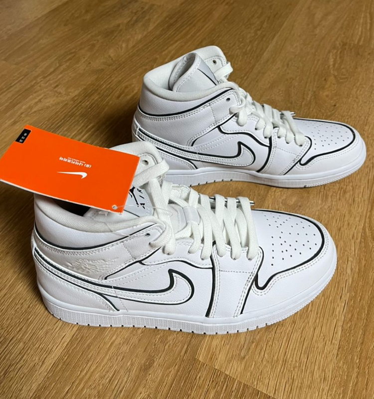 [235] 나이키 우먼 조던1 미드 이리디센트 트림 운동화 이미지