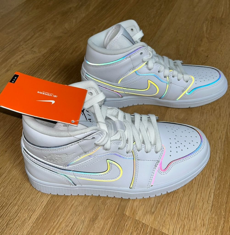 [235] 나이키 우먼 조던1 미드 이리디센트 트림 운동화 이미지