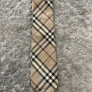버버리 넥타이