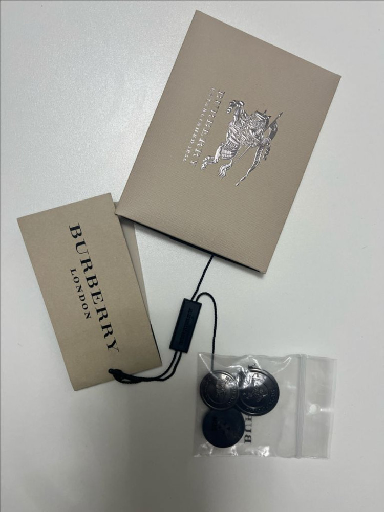 버버리 런던 블랙 하프 코트--8