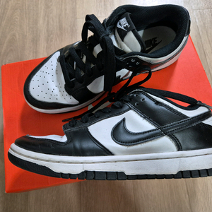 나이키 덩크 로우 스니커즈