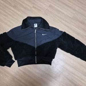 나이키 여성 셰르파 후리스 숏자켓