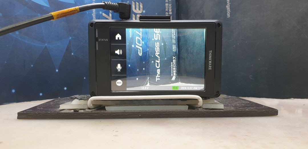 정비된 아이나비 VX1000 앞쪽 본체만.--2