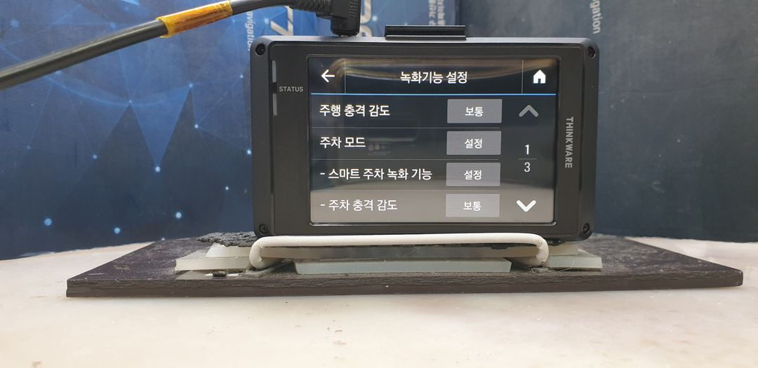 정비된 아이나비 VX1000 앞쪽 본체만.--5