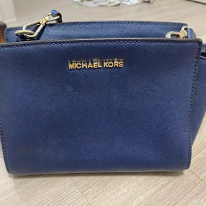 마이클 코어스 네이비 크로스백