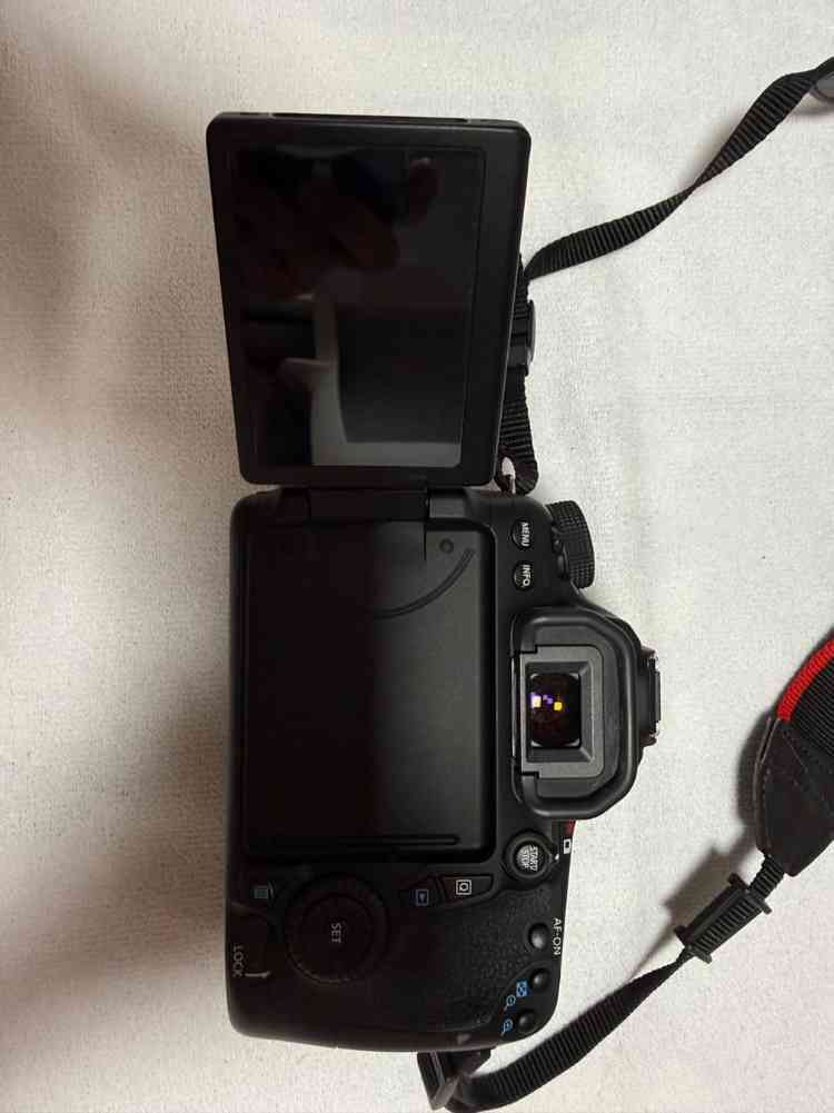 EOS 70D + EF-S 17-55mm 렌즈 세트 이미지