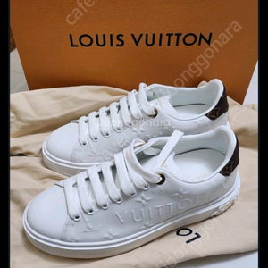 130만 미개봉 사이즈250 38사이즈 루이비통 타임아웃.스니커즈