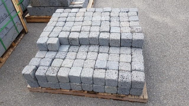 현무암 굴림사고석 100x100x100--2