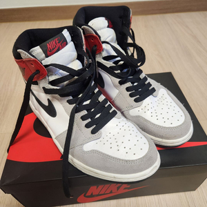 나이키 조던1 하이 라이트 스모크그레이