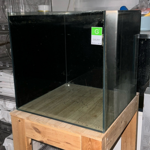 45큐브 어항2개+원목 받침대 축양장 다이 일괄