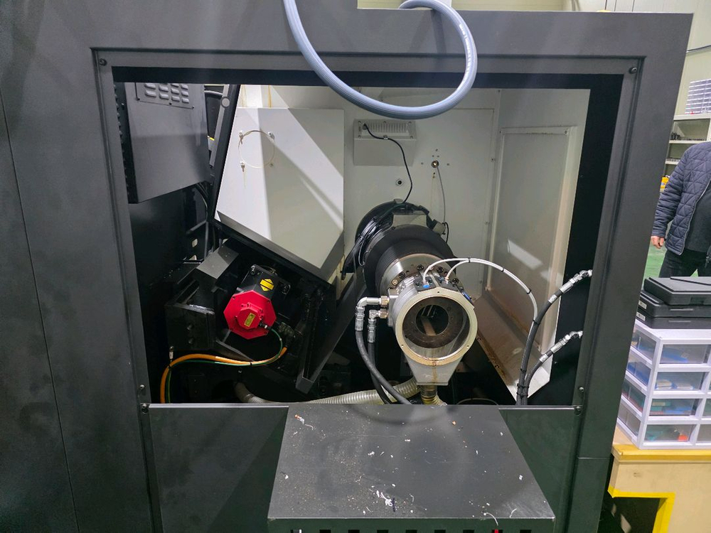 2023년식 현대위아 HD2600 10인치 CNC 신품급 판매해요 이미지