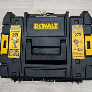 디월트 DCF961P2T 임팩렌치 드라이버 20V 배터리)2개 세트 판매합니다