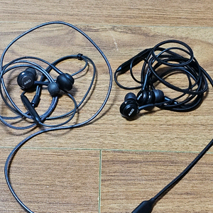 AKG 이어폰 정품 2개