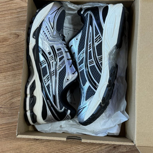 아식스 언리미티드 젤카야노14 캐리어그레이 팝니다