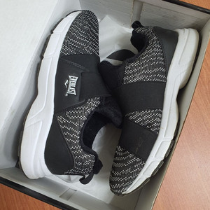 [판매완료] 에버라스트 WB 방한 운동화 런닝화 블랙 260 (택비.포함)