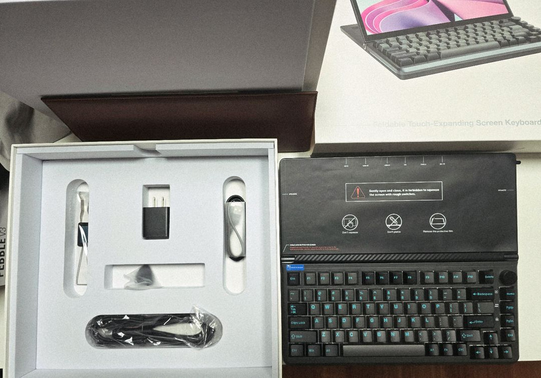 kwumsy k3 키보드 (모니터 달린 키보드)--2