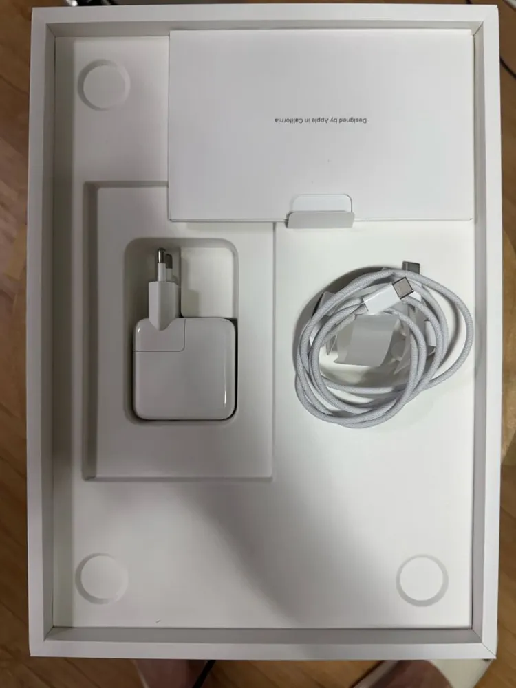 맥북에어 M2 13인치 8GB/256GB 이미지