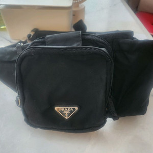 프라다 힙색 남여공용