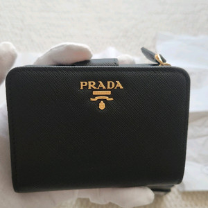 프라다 사피아노 레더 지갑