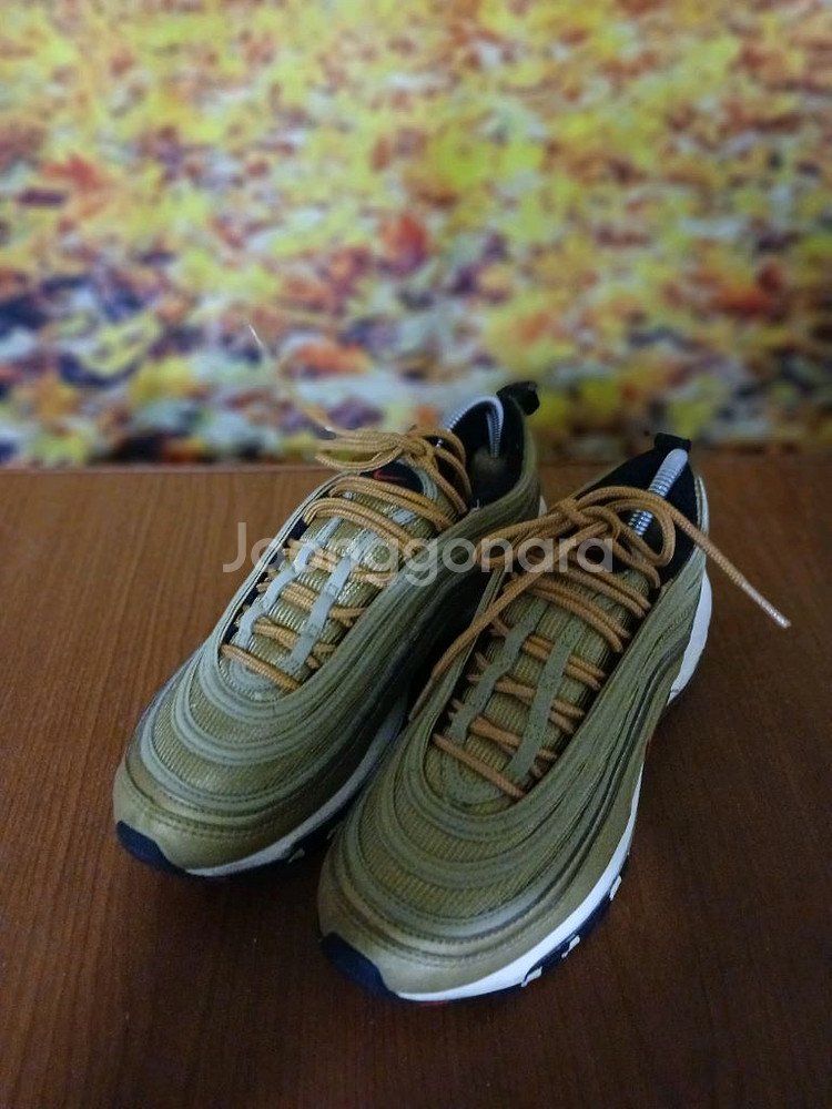 나이키에어맥스 97 메탈릭골드 240--1