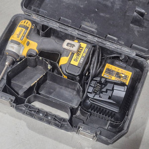 디월트 18V 충전 임팩드릴 (DEWALT/ DCF885) 무선 임팩 중고 팝니다