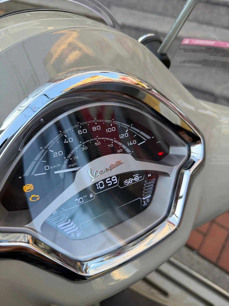 2024 베스파 gts300 관리 잘 된 베이지 색상 급처합니다 가격완전내림! 스마트키 버전 이미지