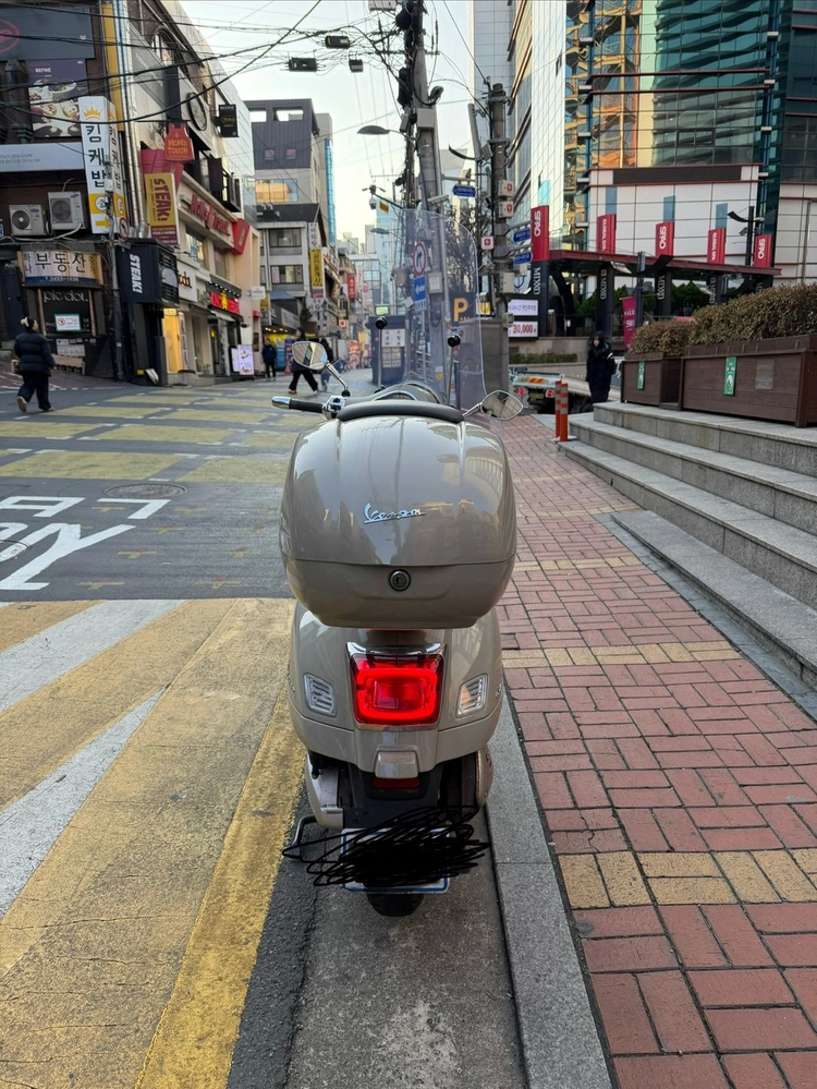 2024 베스파 gts300 관리 잘 된 베이지 색상 급처합니다 가격완전내림! 스마트키 버전 이미지