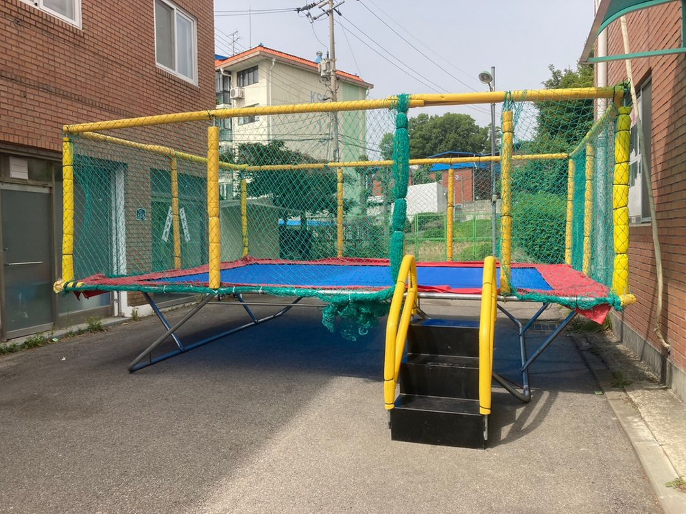 기업행사 놀이기구 대여 회전그네, 트램폴린, 바이킹 이미지