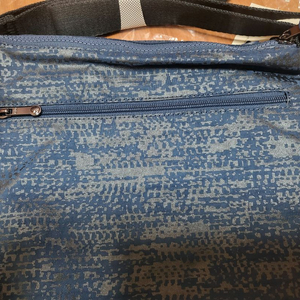 새제품-키플링 블루 이클립스 알바