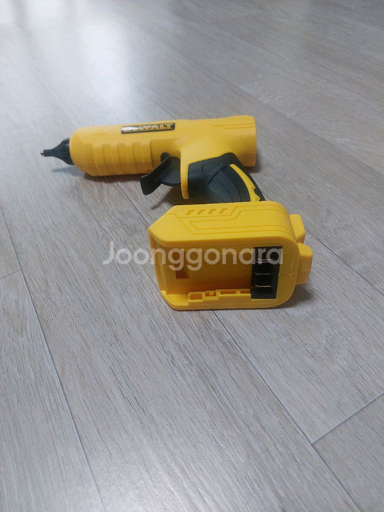 디월트 무선 글루건 배터리 미포함 미사용 새상품 입니다--1