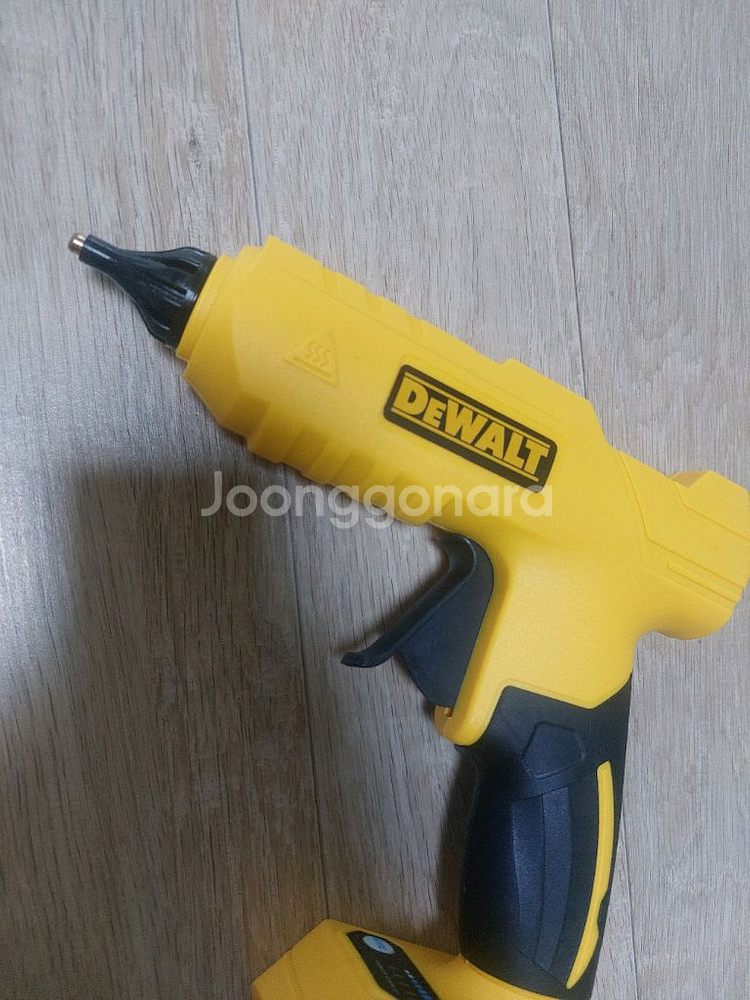 디월트 무선 글루건 배터리 미포함 미사용 새상품 입니다--2