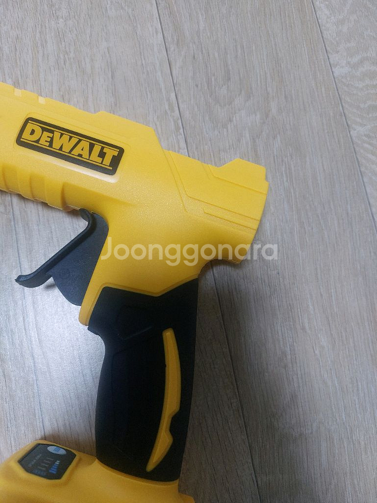 디월트 무선 글루건 배터리 미포함 미사용 새상품 입니다--3