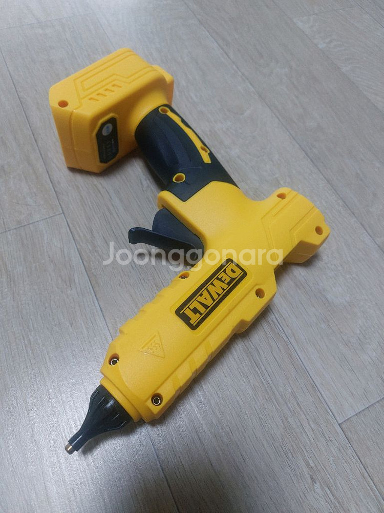 디월트 무선 글루건 배터리 미포함 미사용 새상품 입니다--5