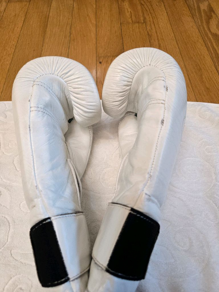 위닝 14온스 복싱 스파링글러브 화이트 판매--2