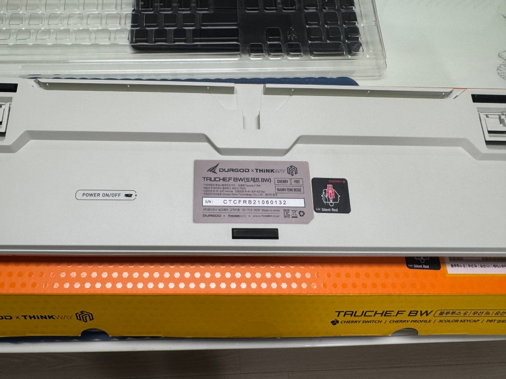 씽크웨이 토체프 BW 유,무선 저소음 적축 웜톤베이지 색상 풀배열 키보드 판매합니다.--6