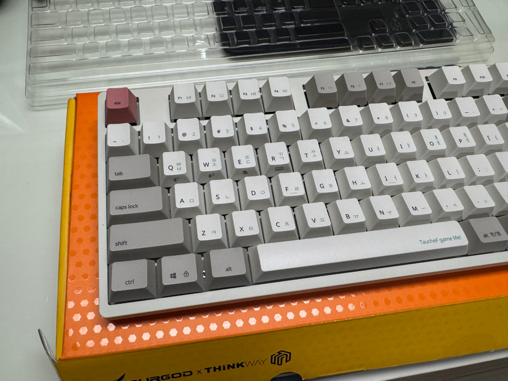 씽크웨이 토체프 BW 유,무선 저소음 적축 웜톤베이지 색상 풀배열 키보드 판매합니다.--3