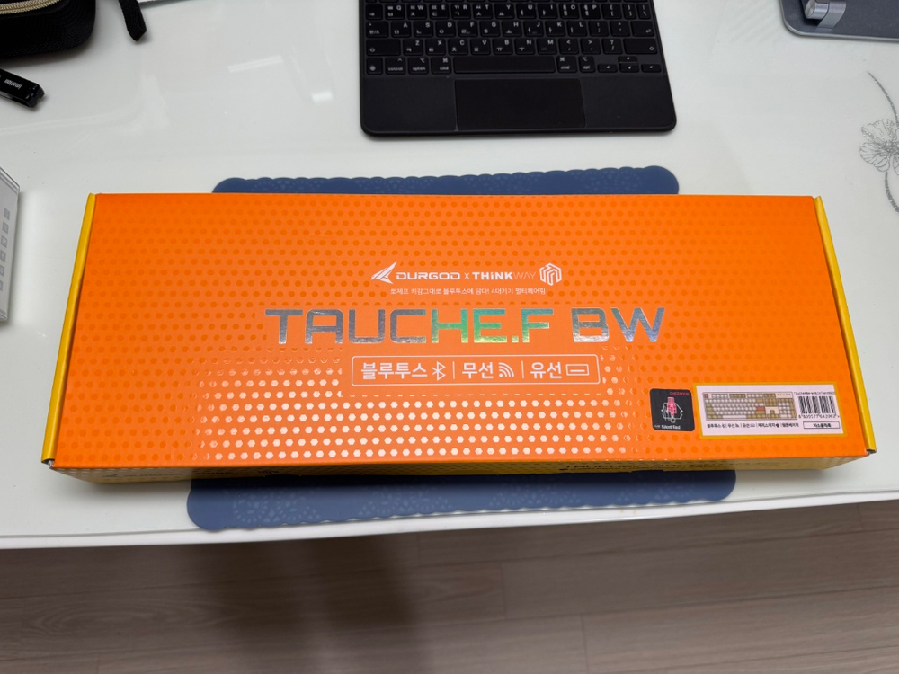 씽크웨이 토체프 BW 유,무선 저소음 적축 웜톤베이지 색상 풀배열 키보드 판매합니다.--8