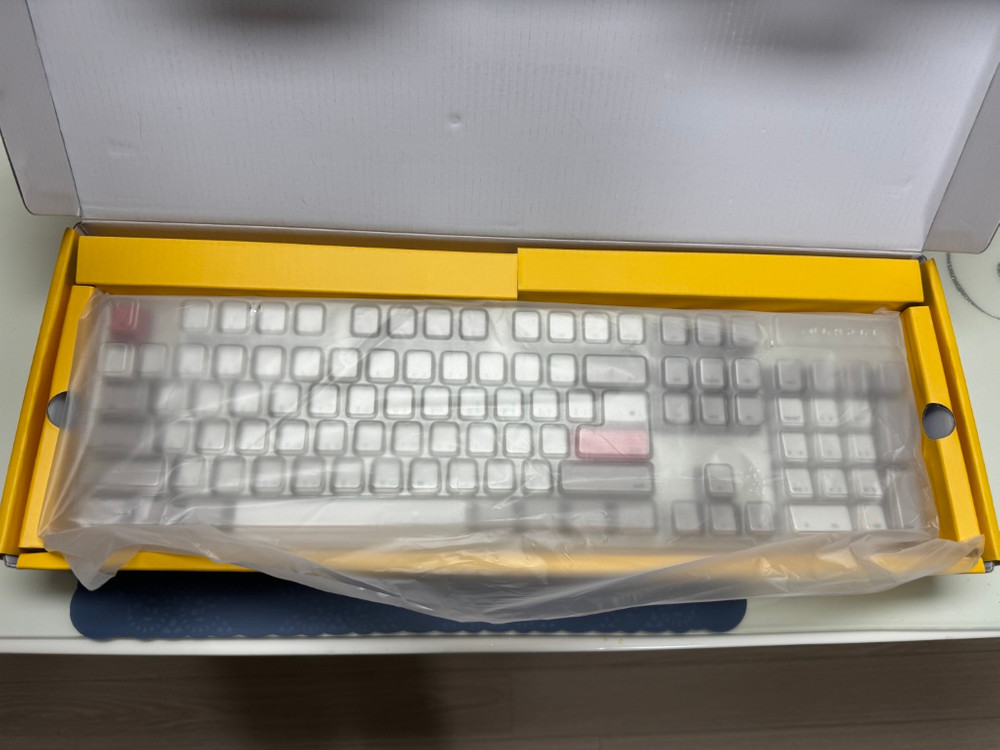 씽크웨이 토체프 BW 유,무선 저소음 적축 웜톤베이지 색상 풀배열 키보드 판매합니다.--7